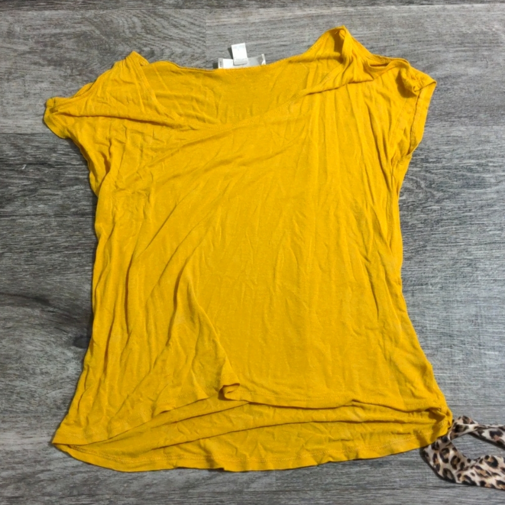 Yellow slit sholder